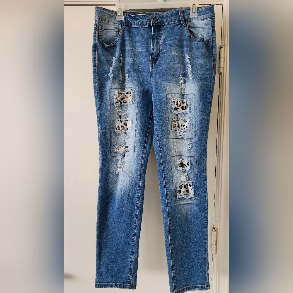 Stylish Blue Distressed Women Jeans